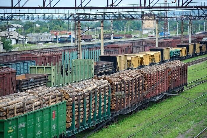 Вагон с древесиной